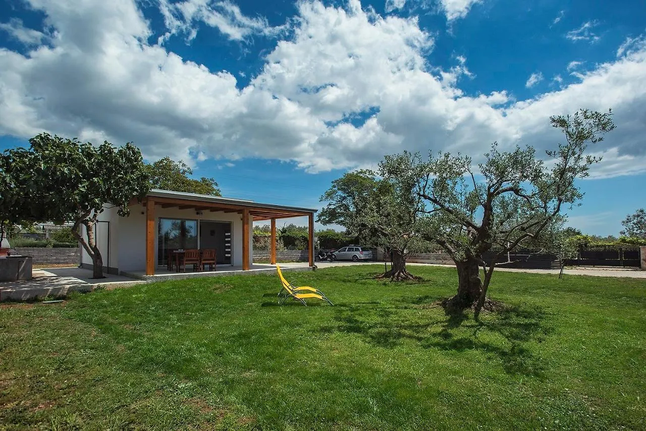 Gepflegtes Ferienhaus Mit Moderner Ausstattung, Parkplatz, Klima Fazana Holiday home