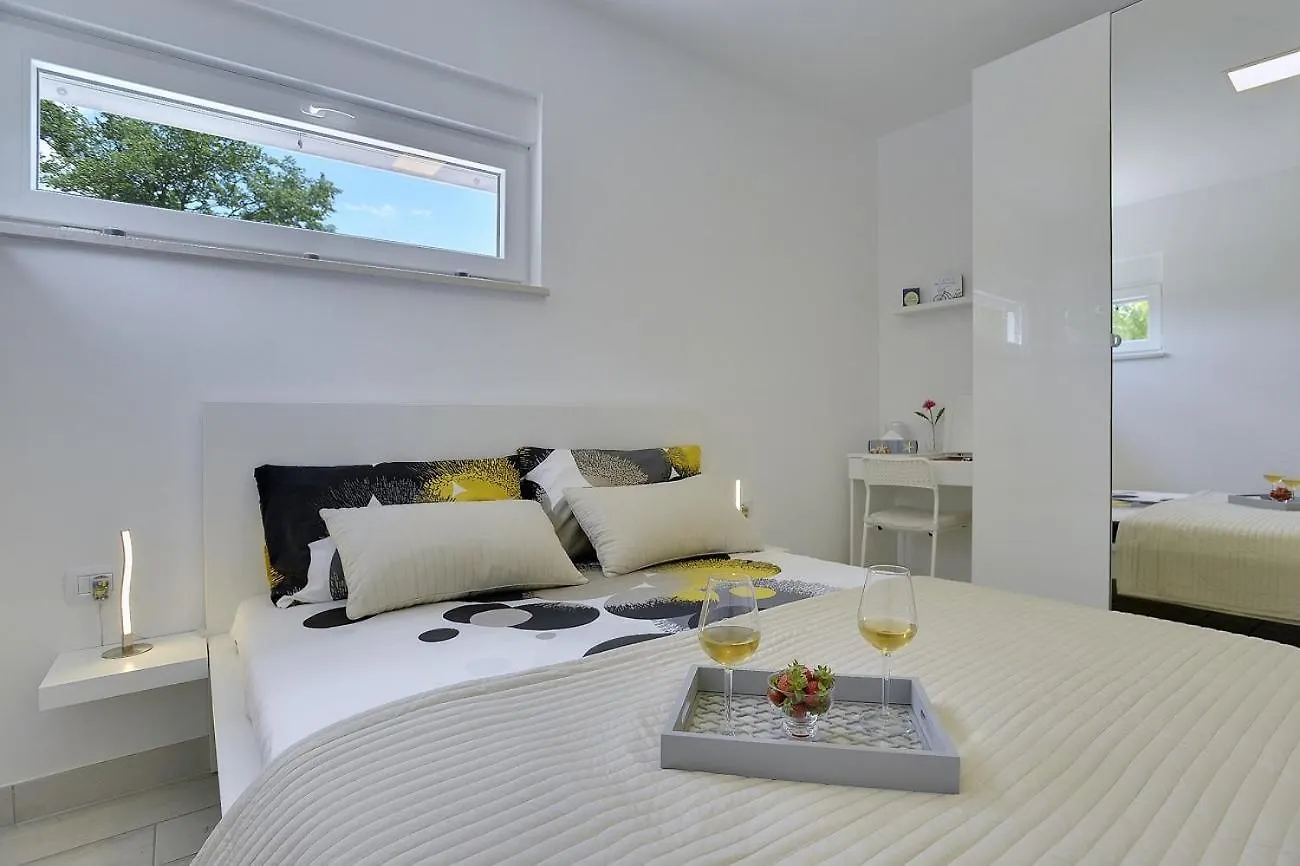 Gepflegtes Ferienhaus Mit Moderner Ausstattung, Parkplatz, Klima Fazana Holiday home